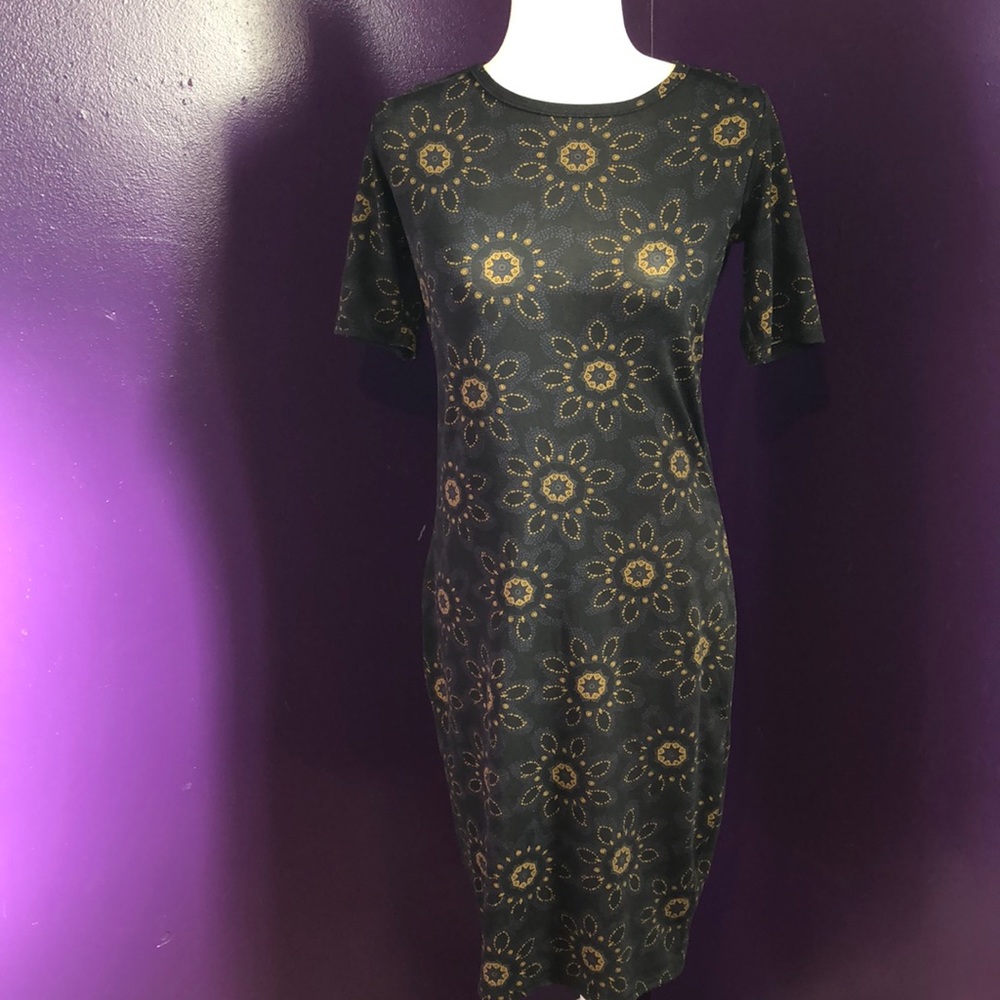 🔥NWOT LULAROE JULIA SIZE SMALL